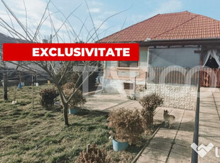 Casa cu 3 camere si 577 mp de teren de vanzare in Petresti j