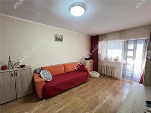 De vanzare apartament cu 2 camere decomandate si balcon zona Siretului