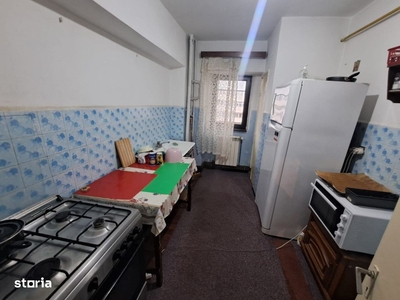 Apartament 4 camere, 94 mp, semidecomandat, localitatea Cisnădie