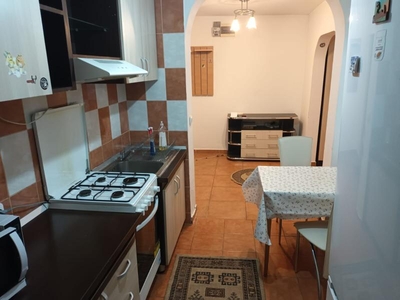 Apartament 2 camere, decomandat, zona Podu de Fier