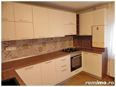 apartament 2 camere decomandat , zona Soarelui