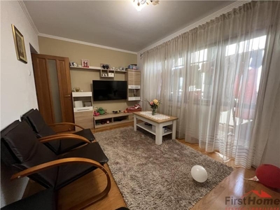 Apartament 3 camere, renovat, etaj 5( lift nou), Bdul Unirii Comcereal