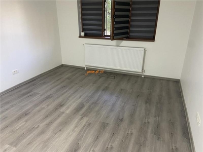 Apartament 4 camere , zona bdul Independentei , parter , renovat integral