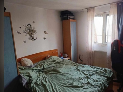 Apartament cu 2 camere, decomandat, zona Mircea cel Batran