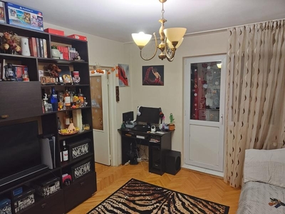 Apartament cu 2 camere, decomandat, zona Podu Ros