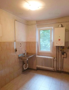 Apartament cu 2 camere, etaj 2/4, zona Tatarasi