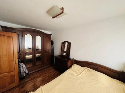 Apartament cu 2 camere, zona Podu Ros