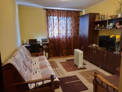 Apartament cu 3 camere, zona Podu Ros