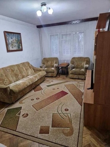 Apartament cu 3 camere, zona Podu Ros