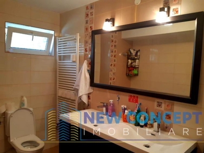 Casa de vanzare, 5 camere, zona Cug( minimarket pico)