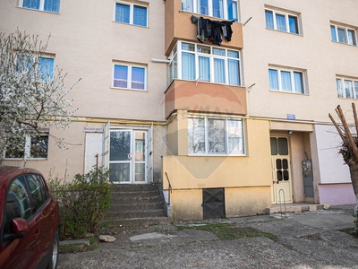 Spatiu comercial 11 mp vanzare in Bloc de apartamente, Suceava, Obcini