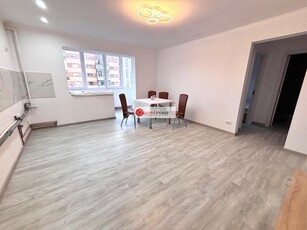 Apartament renovat complet, 3 camere, etaj 1, zona Cetate