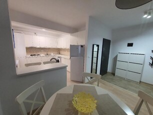 De inchiriat Apartament 3 camere, zona Centru Bloc Nou. Pret inchiriere: 400 Euro/luna.