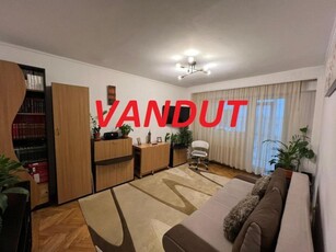 Vanzare apartament 4 camere, Prundu stradal