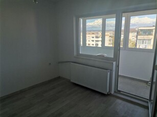 Vanzare apartament decomandat, renovat total, liber, Mioveni