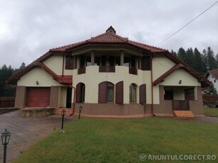 Vila de vanzare in Busteni finisaje lux