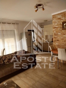 Apartament cu 2 camere si gradina complet mobilat si utilat la asfalt.