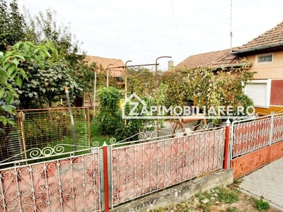 Casa 4 camere,120mp.1500mp teren,deschidere E 60,0% comision