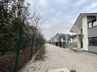 Casa individuala in Selimbar/ str.Mihai Viteazu. Zona primarie/Simpa