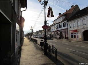 Spatiu comercial cu vitrina, central,CISNADIE!