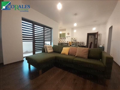 Un apartament disponibil imediat, spatios, 2 balcoane, la etajul 1.