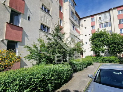 Apartament 3 camere / etaj 1 / Zona Registrul Comertului