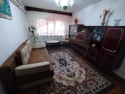 Apartament cu 3 camere de inchiriat in zona George Enescu