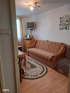 Apartament cu 3 camere, decomandat, situat la parter in Precista