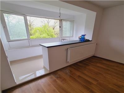 Vanzare Apartament 3 camere, zona Drumul Taberei, Favorit