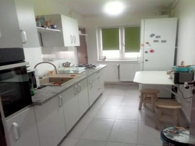 Apartament 3 camere decomandat in Vasile Aaron