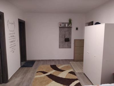 Ofer spre închiriere apartament cu două camere în Târgu Neamț