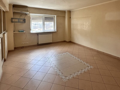 Apartament 4 camere Calea Calarasi De vanzare un apartament de 4 camere pe