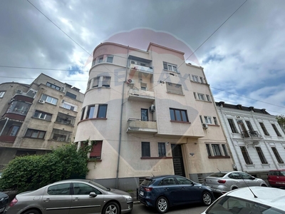 Apartament 5 camere vanzare in bloc de apartamente Bucuresti, Unirii