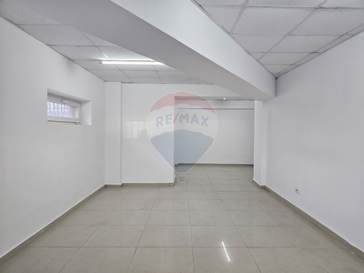 Spatii de birouri clasa vanzare, 32.7 mp in Bacau, Central