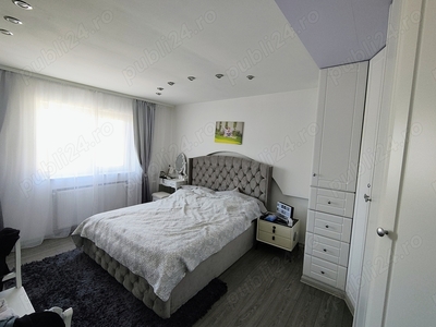 Vând apartament 3 camere Calea Bucuresti