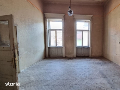 2 apartamente - centrale - str. Traian - de vanzare