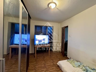 Apartament 3 camere, etaj intermediar, zona Cetatii