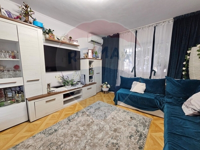 Apartament 3 camere vanzare in bloc de apartamente Constanta, Far