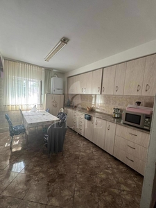 Apartament 4 camere in zona SCORTARILOR