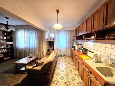 Apartament 4 camere, intersectia Cosbuc cu Republicii!