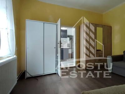 Apartament cu 1 camera la casa, curte comuna, zona Biserica Sarbeasca