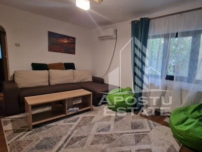 Apartament cu 3 camere, centrala proprie, decomandat, zona Lipovei