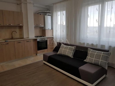 Apartament cu 3 camere de vanzare in zona Vivo.