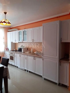 Apartament cu 3 camere de vanzare, Ultrafinisat, in Floresti