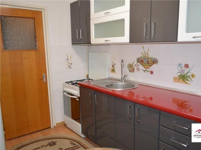 Apartament cu 4 Camere si 2 Bai de Vanzare Zona 7 Noiembrie