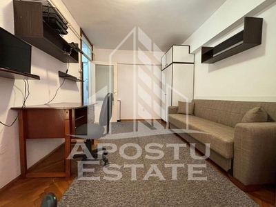 Apartament cu o camera, etaj intermediar