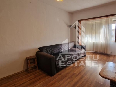 Apartament cu o camera, etaj intermediar, zona Lipovei