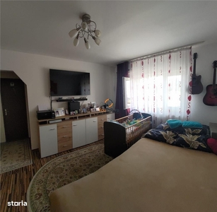 Apartament de 4 camere, decomandat, Centru, etaj intermediar