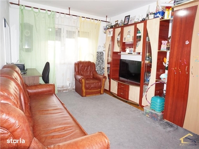 Apartament decomandat cu 3 camere in Sarari