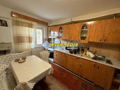 Apartament 3 camere decomandat Cetate etaj 3